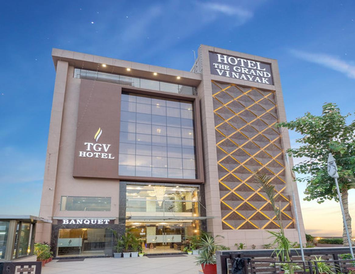 Oyo 13253 The Grand Vinayak Hotel Ahmedabad Exteriör bild