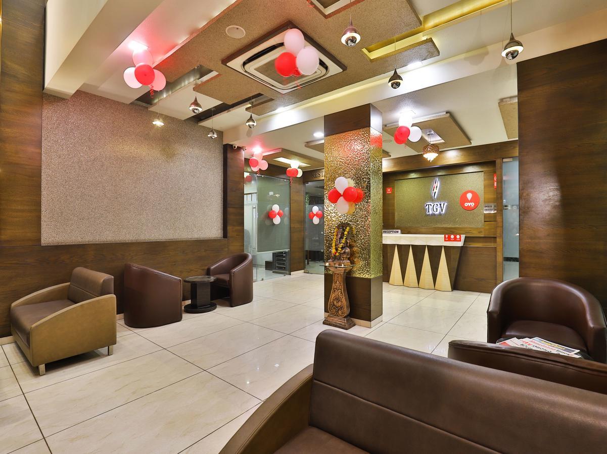 Oyo 13253 The Grand Vinayak Hotel Ahmedabad Exteriör bild