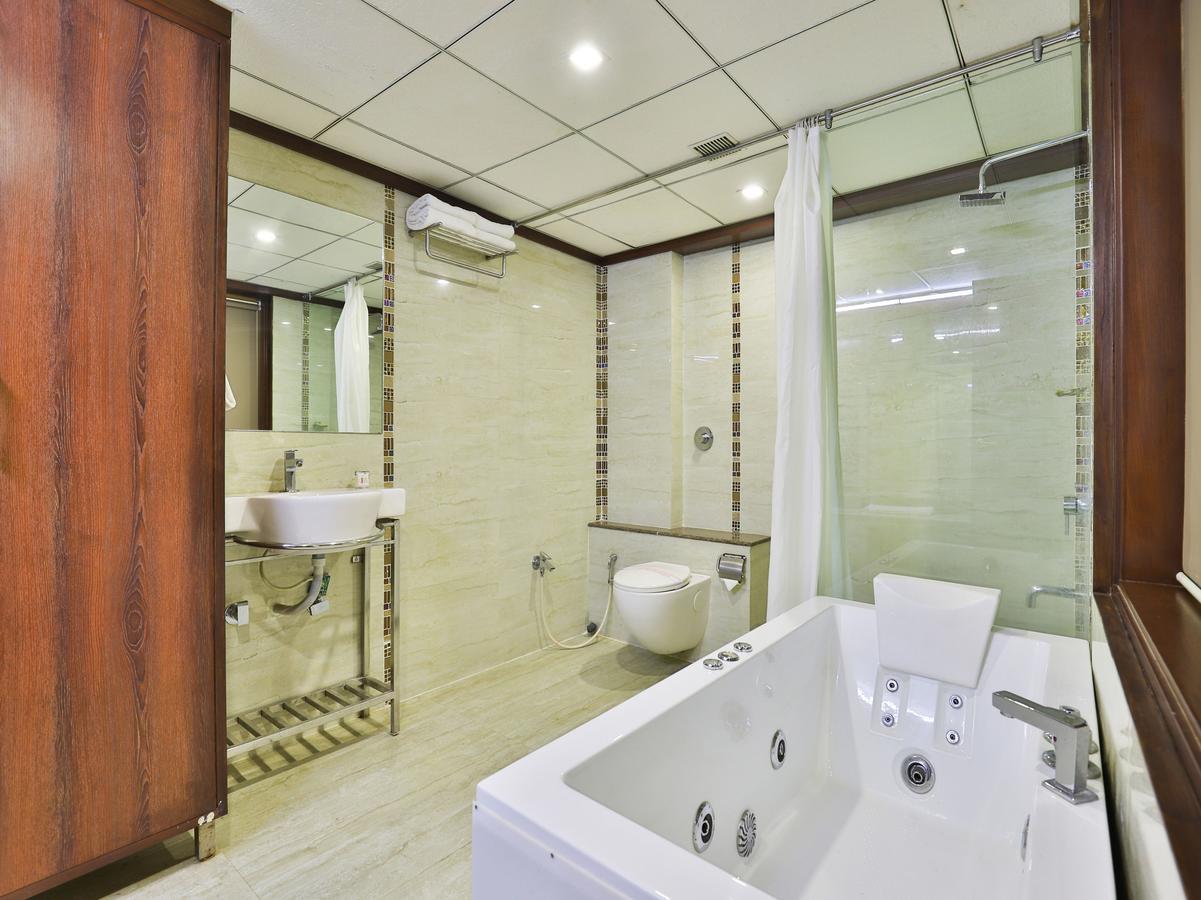 Oyo 13253 The Grand Vinayak Hotel Ahmedabad Exteriör bild