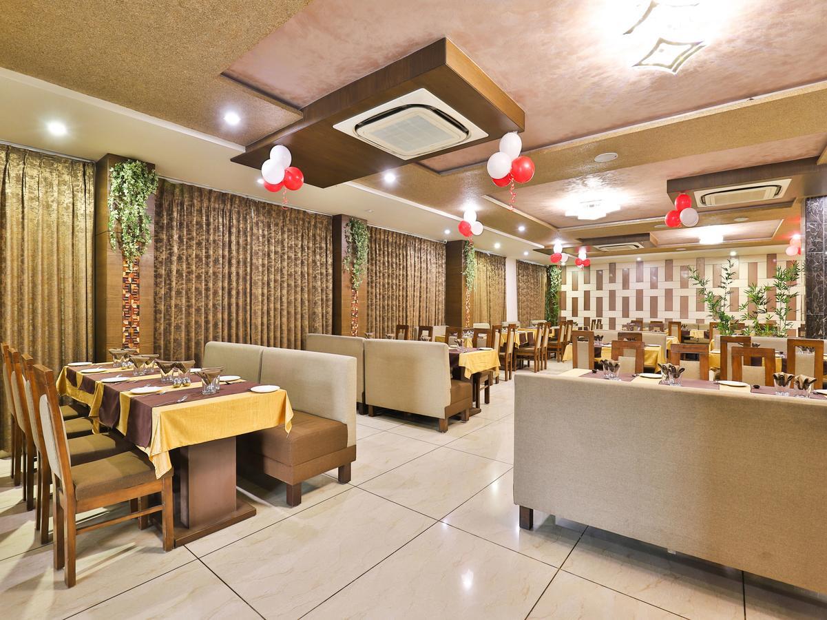 Oyo 13253 The Grand Vinayak Hotel Ahmedabad Exteriör bild