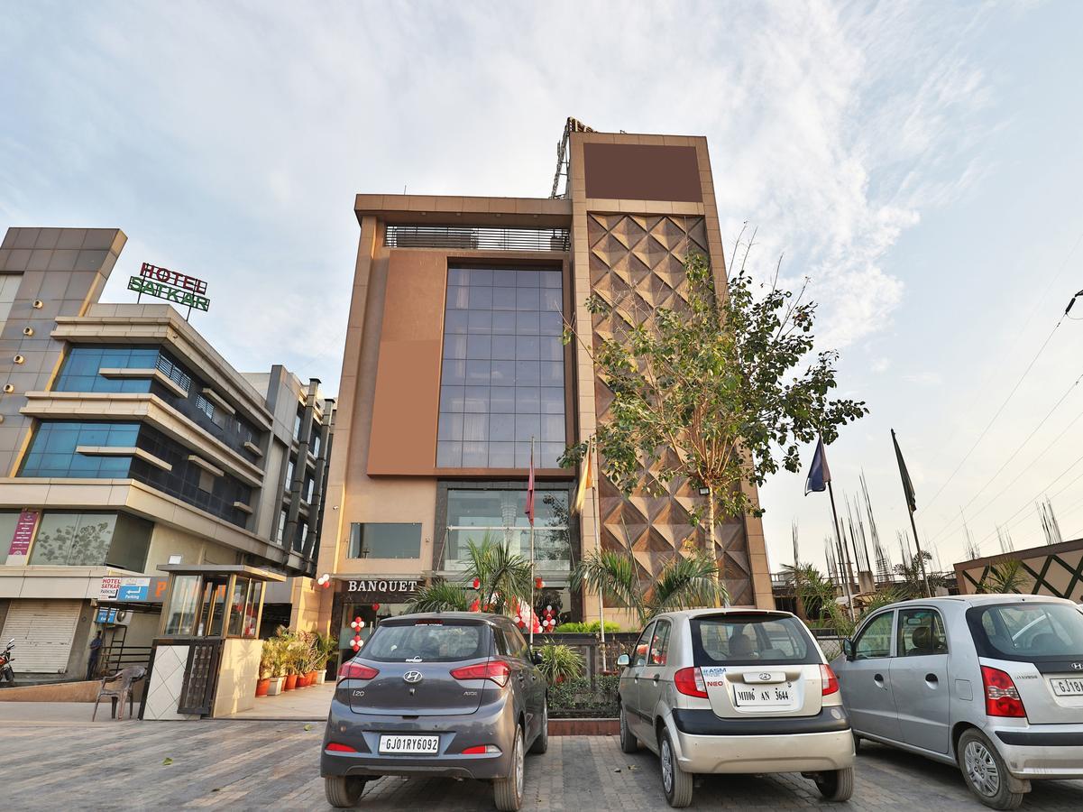 Oyo 13253 The Grand Vinayak Hotel Ahmedabad Exteriör bild