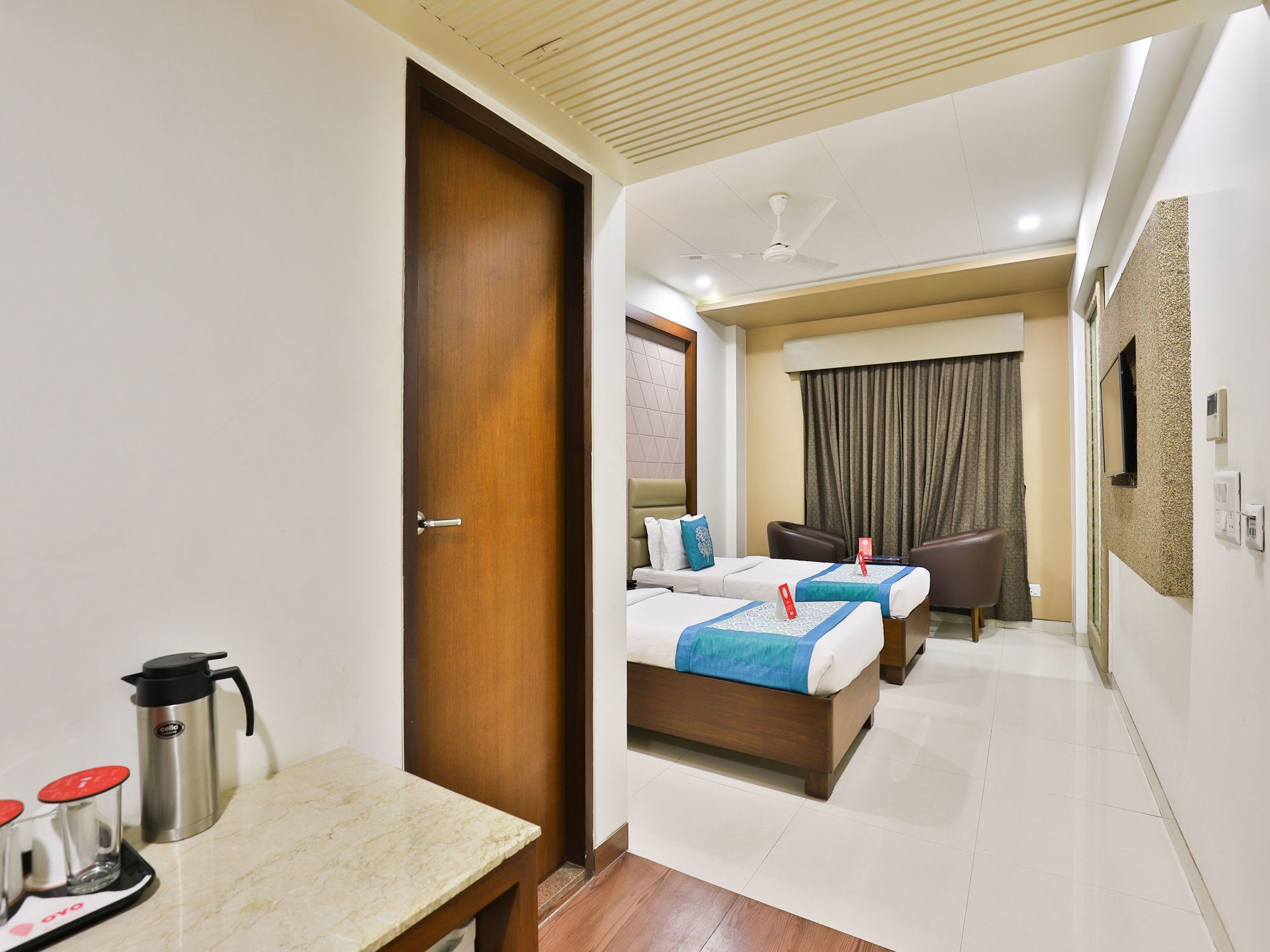 Oyo 13253 The Grand Vinayak Hotel Ahmedabad Exteriör bild