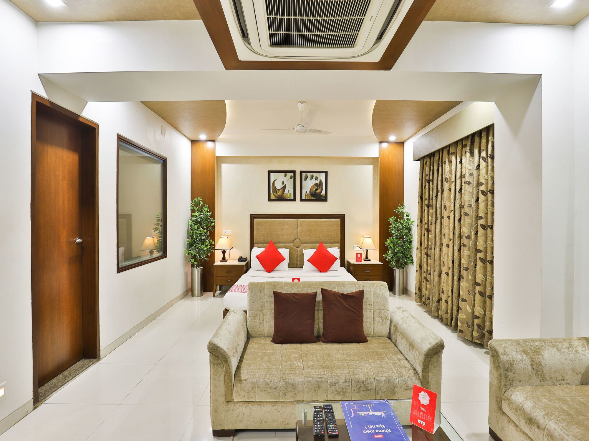 Oyo 13253 The Grand Vinayak Hotel Ahmedabad Exteriör bild