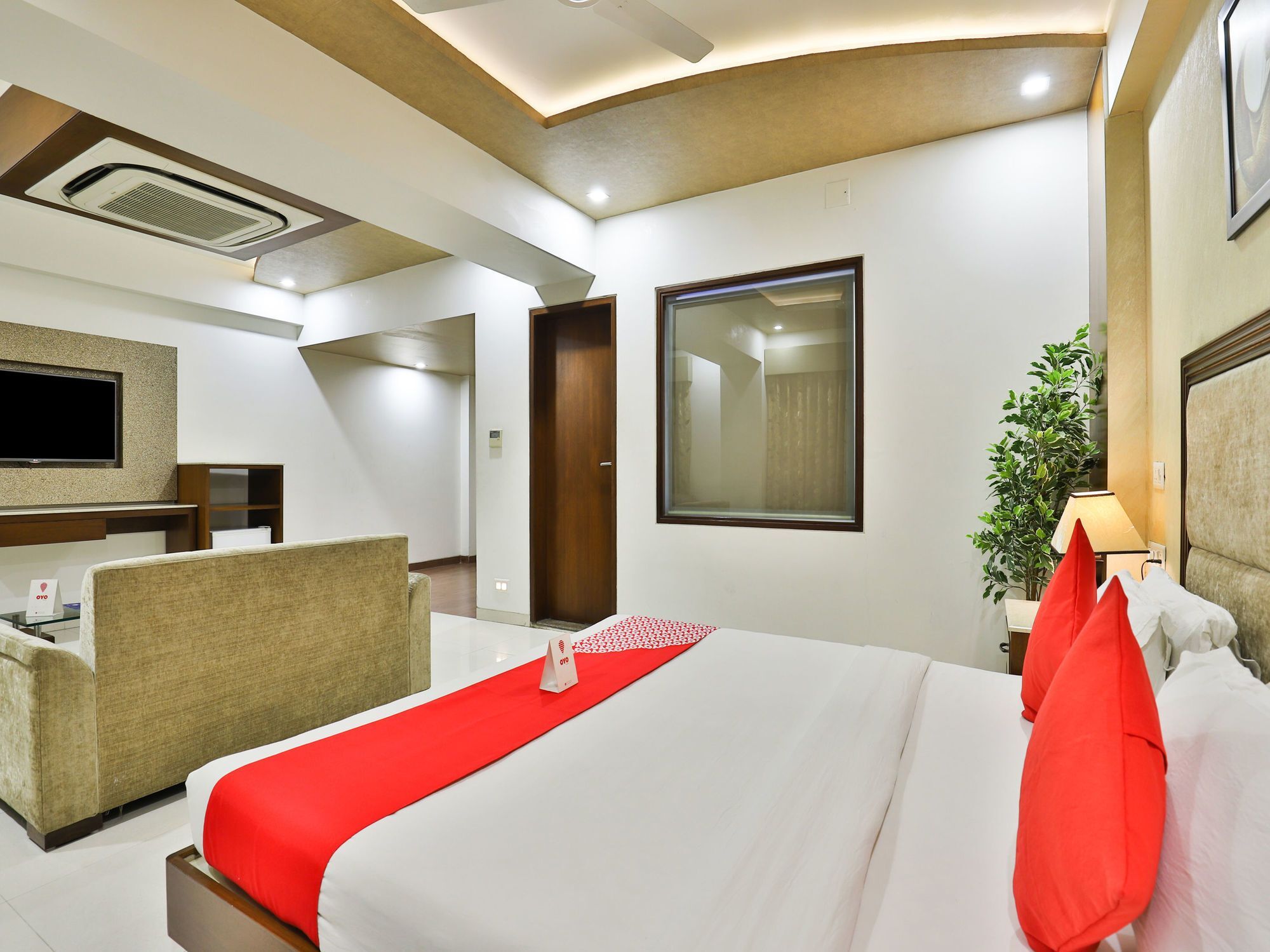 Oyo 13253 The Grand Vinayak Hotel Ahmedabad Exteriör bild