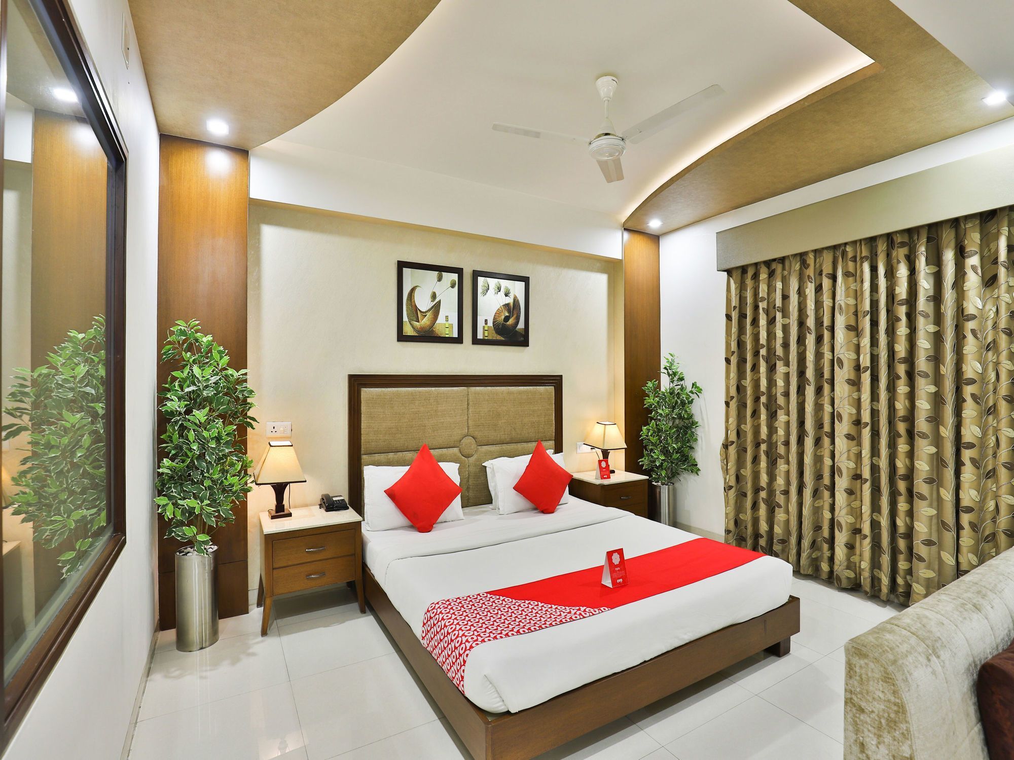 Oyo 13253 The Grand Vinayak Hotel Ahmedabad Exteriör bild