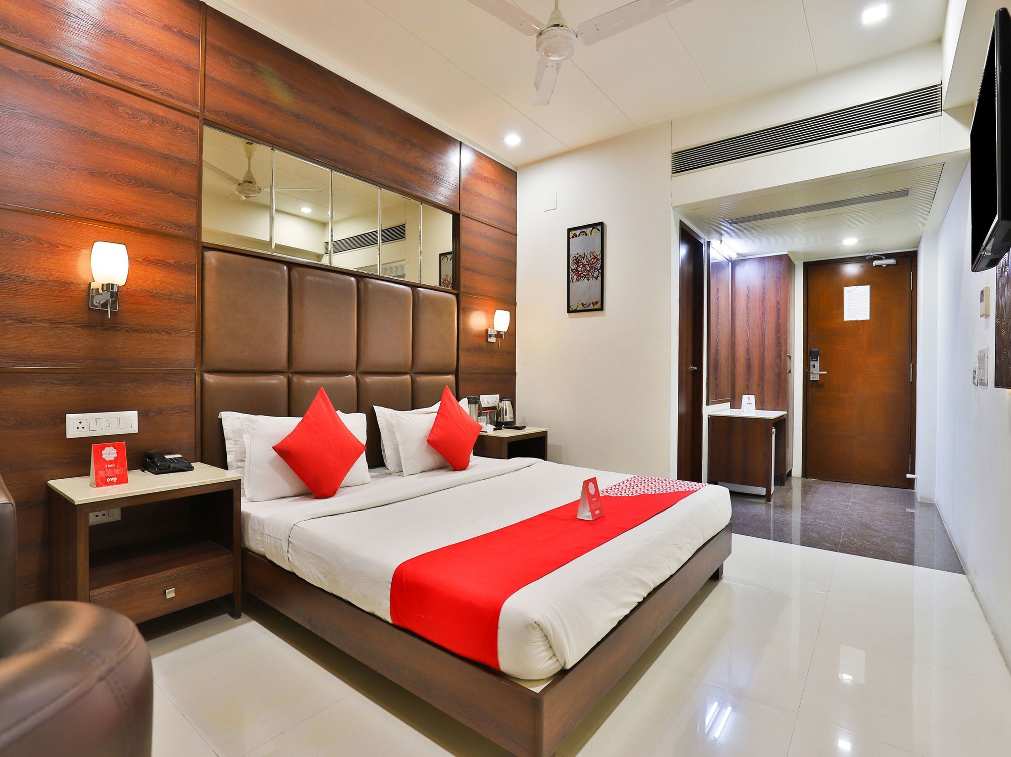 Oyo 13253 The Grand Vinayak Hotel Ahmedabad Exteriör bild