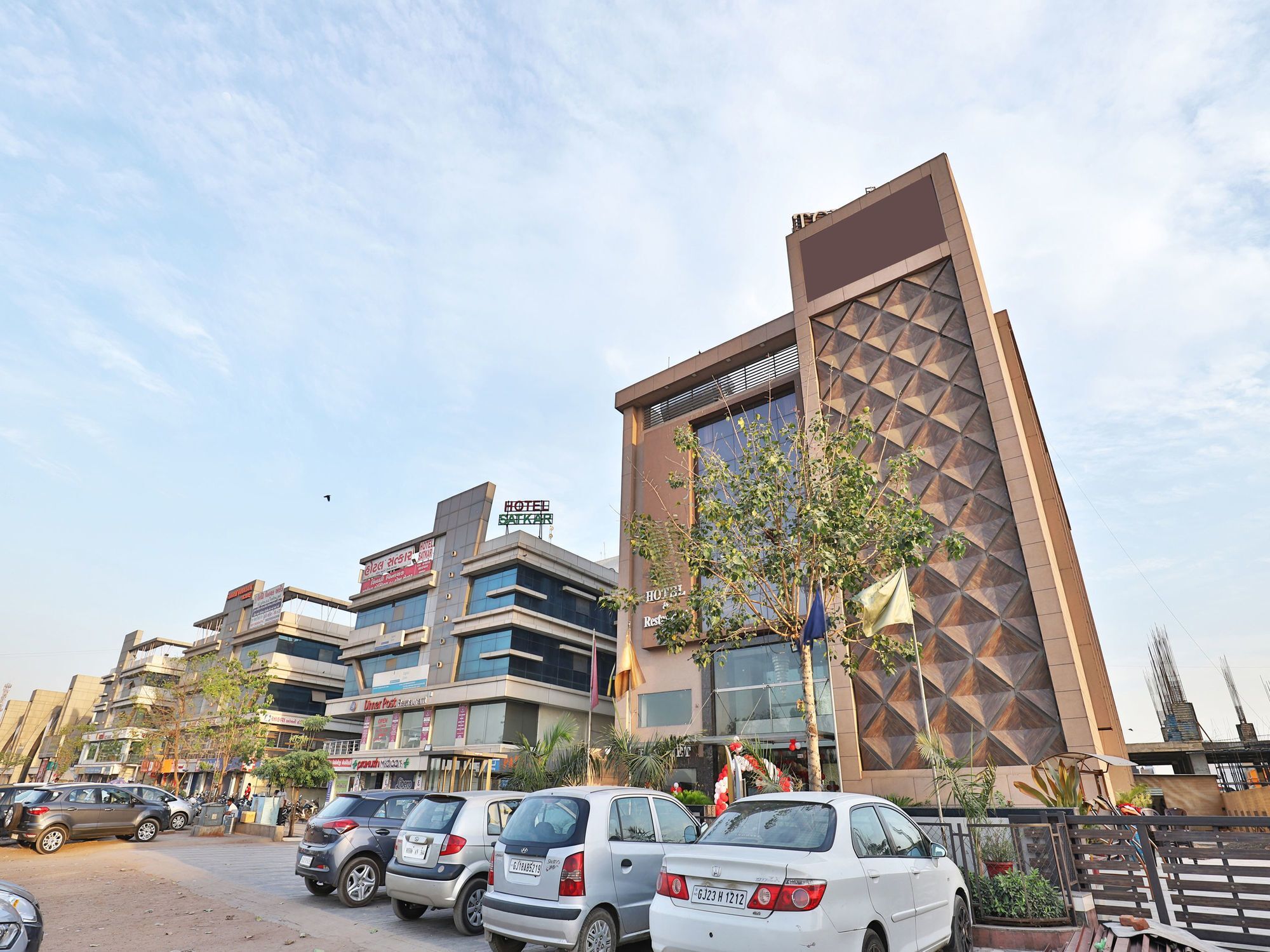 Oyo 13253 The Grand Vinayak Hotel Ahmedabad Exteriör bild
